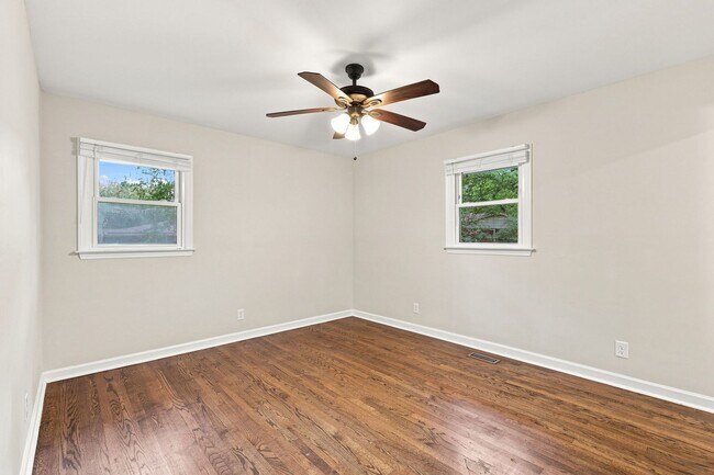 Building Photo - 3205 Crandon Ln