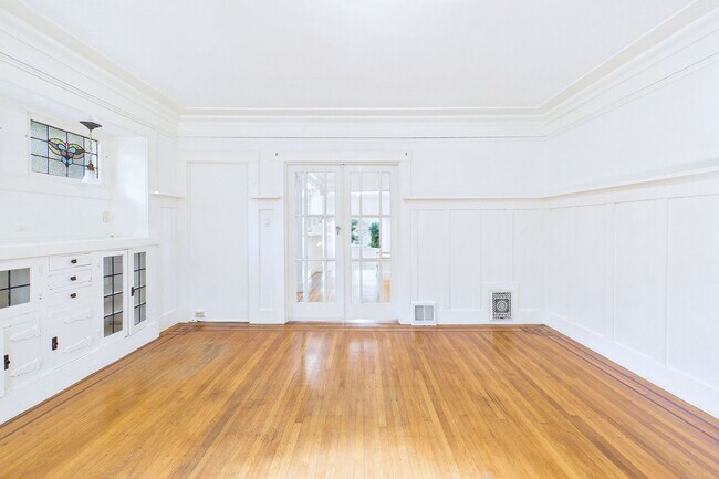 Building Photo - 924 Clayton St