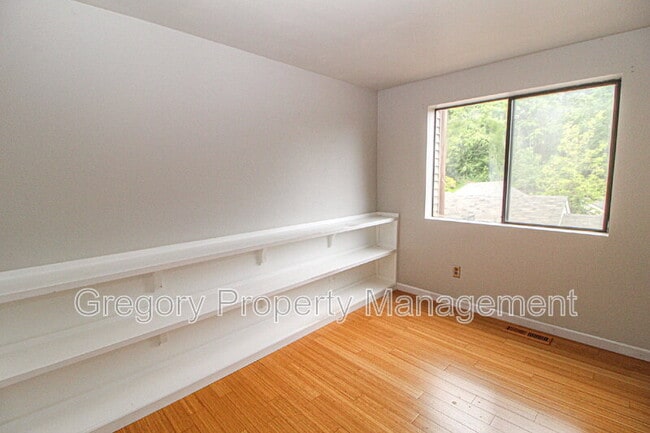 Building Photo - 9828 NE 137th St