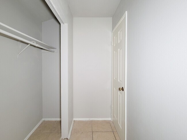 Building Photo - 24202 4 Sixes Ln