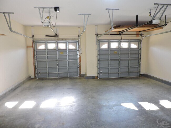 Building Photo - 4986 Vizcaya Dr