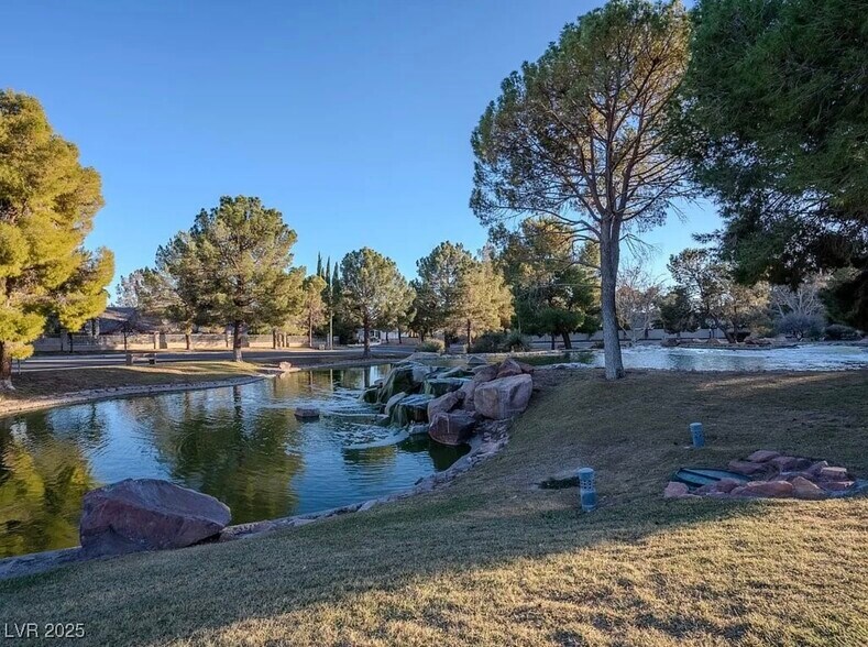 The Lakes - 2801 Willow Wind Ct