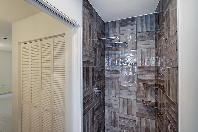 Building Photo - 320 NE 42nd St