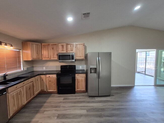 Building Photo - 4018 Sunrise Cove Dr