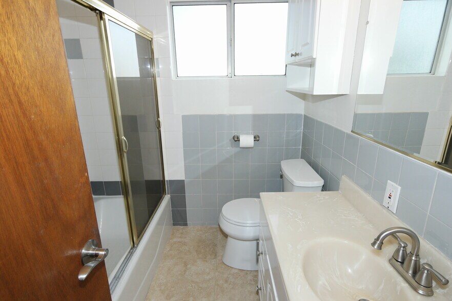 Building Photo - 611 Calle Pensamiento