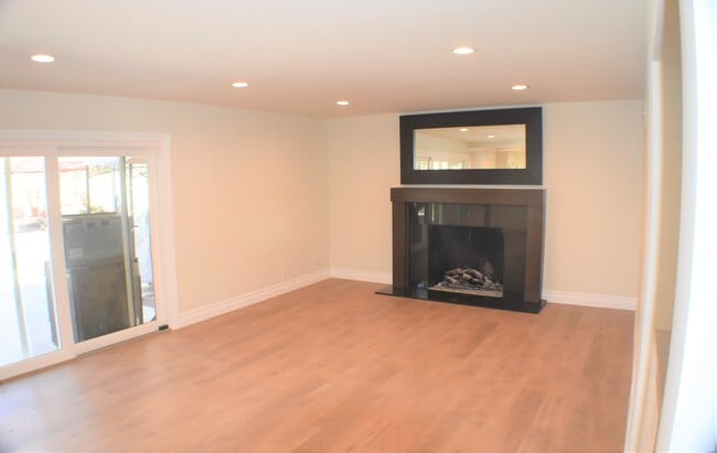 Building Photo - Resort Living in Mission Viejo! Beautiful,...