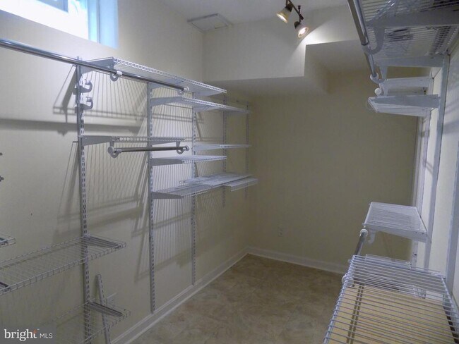 Building Photo - 313 Glenville Rd