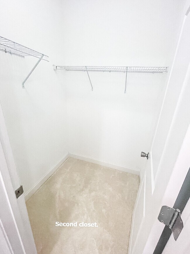 Building Photo - Pet Friendly End Unit Townhome