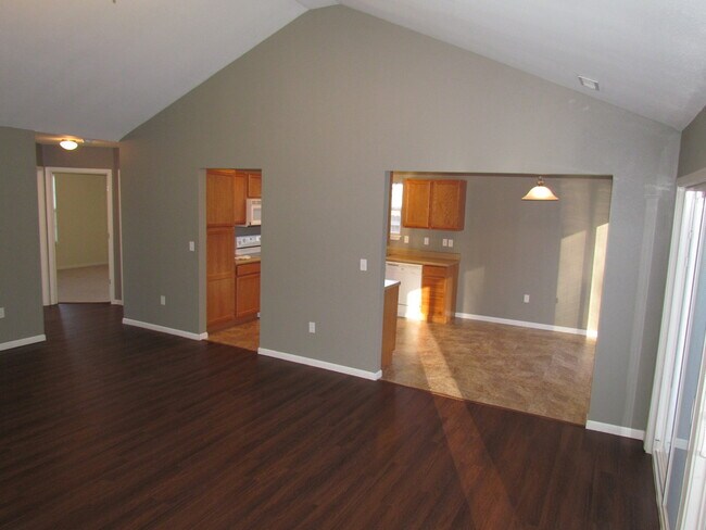 Building Photo - 15908 Tracker Ln