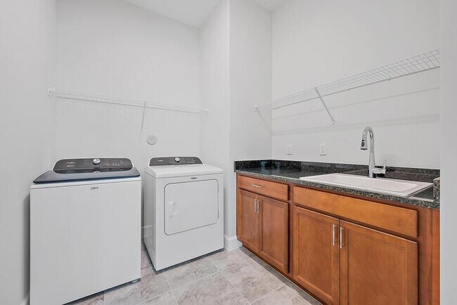 Building Photo - 5432 Pecan Dr