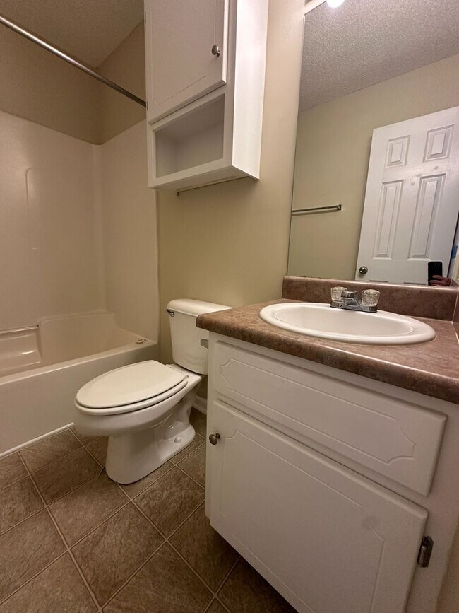 Building Photo - Wakefield!!!  3 Bedroom Townhome