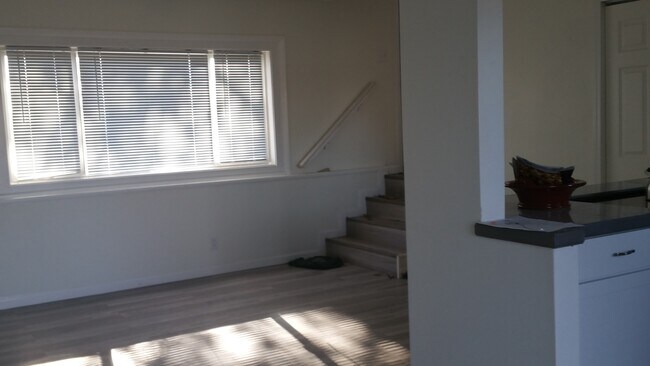 Building Photo - 2067 Libertyville Rd