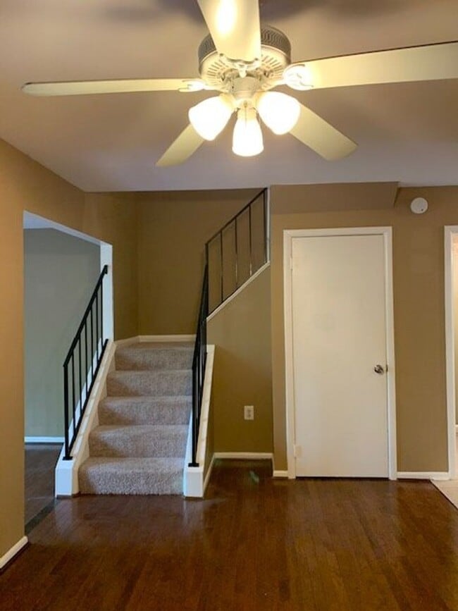 Building Photo - 7829 Briardale Terrace