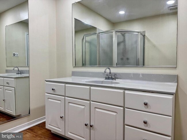 Building Photo - 401 Butternut Ct