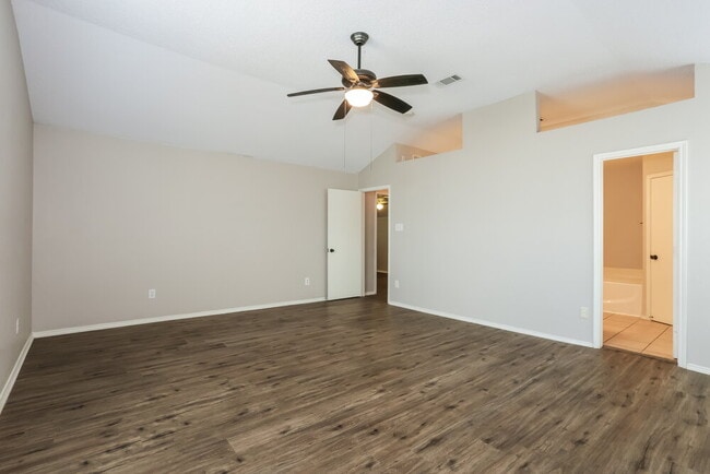 Building Photo - 401 Meadow St