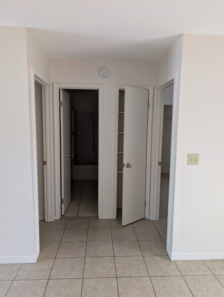 Building Photo - 371 NW Lake City Ave