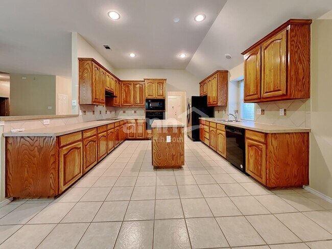 Building Photo - 5776 Jillian Way