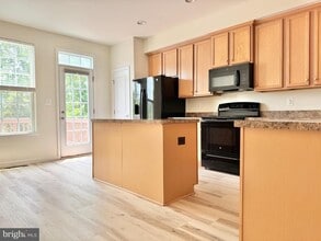 Building Photo - 127 Streamview Dr