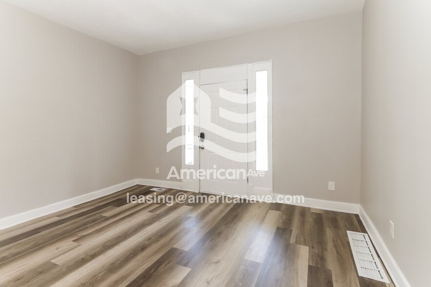 Building Photo - 624 S 38th St