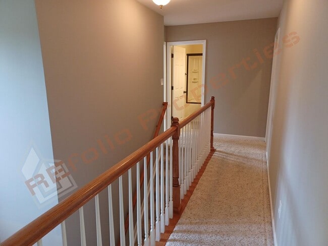 Building Photo - Luxury 4 BR 2-Car Garage Cul-de-Sac End Un...