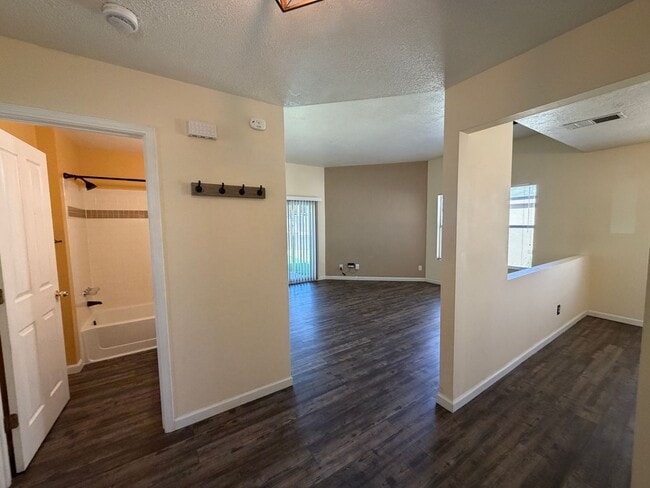 Building Photo - 2 Bedroom Single Story Home Available Near Unser Blvd NE & Northern Blvd NE in North Hills Rio Ra...