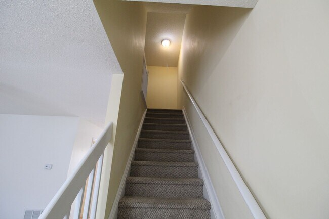 Building Photo - Liberty Square Townhome with Fenced Yard!