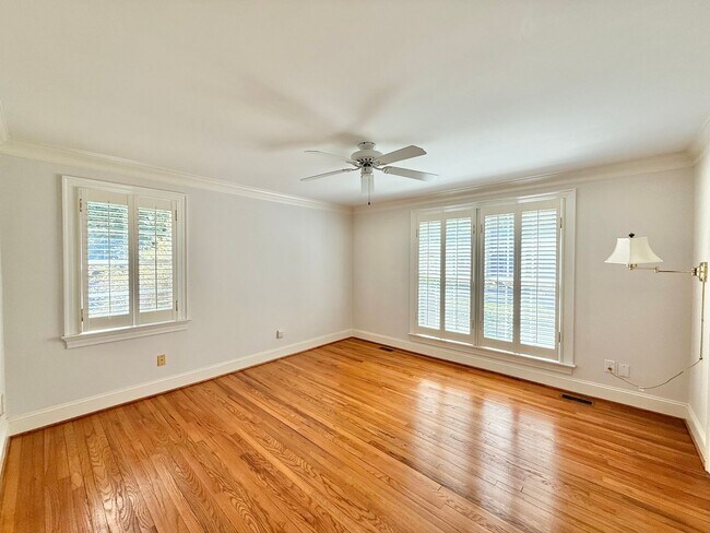 Building Photo - **OFFERING REFUNDABLE APPLICATION FEES & $250 MOVE IN PROMOTION** Incredible 5BD, 4.5BA House in ...