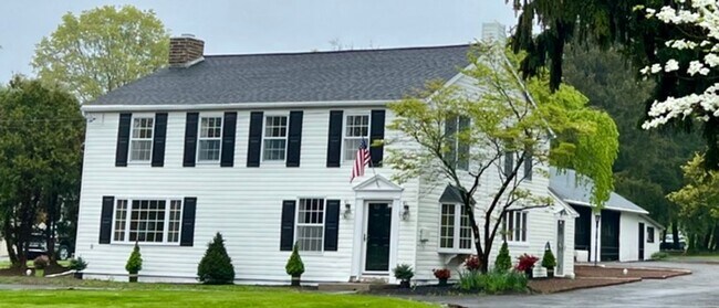 Building Photo - Beautiful Landale 4 Bedroom Single with 2 car garage for rent $3,650/month