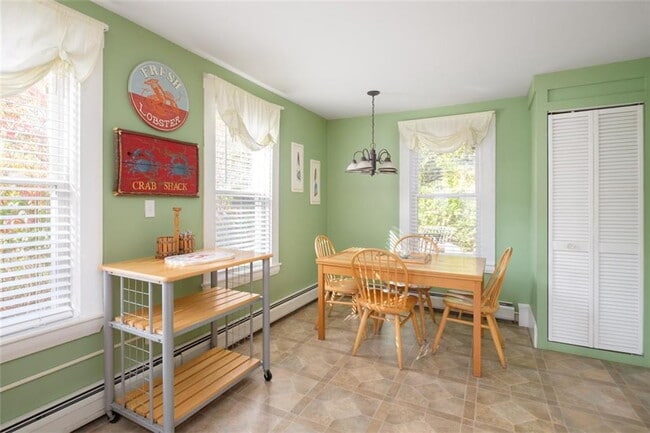 Building Photo - Winter Rental, Spacious Coastal Retreat Ju...