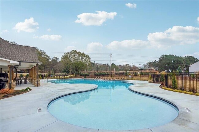 Building Photo - 204 Silverleaf Trl
