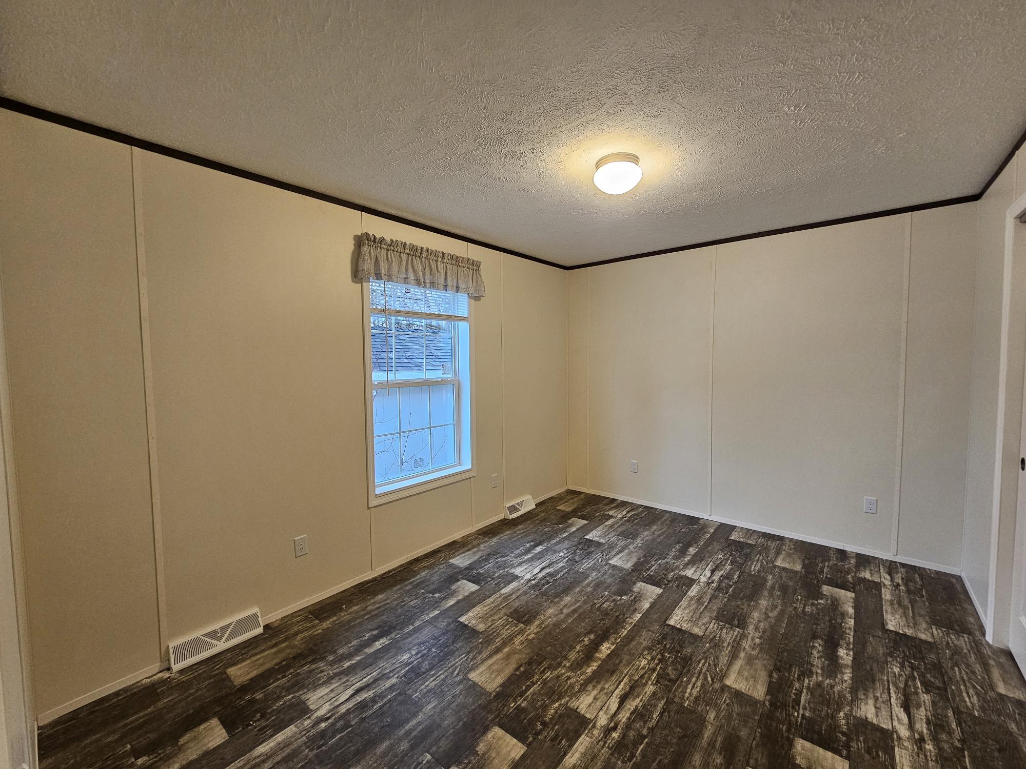 Building Photo - 708 Maple Dr