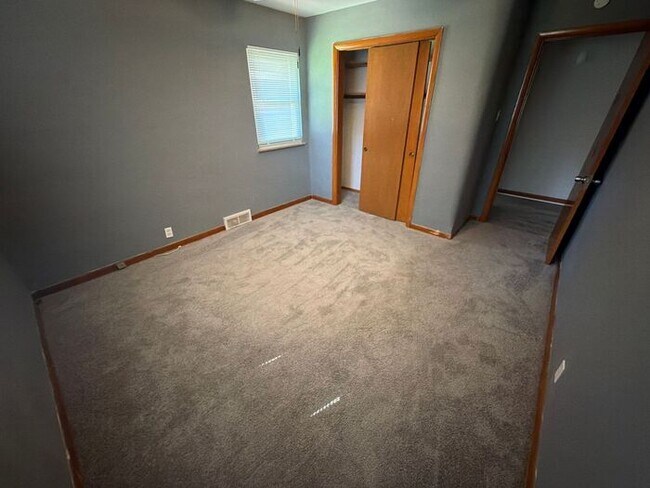 Building Photo - Charming 2-Bedroom First-Floor Apartment with Basement