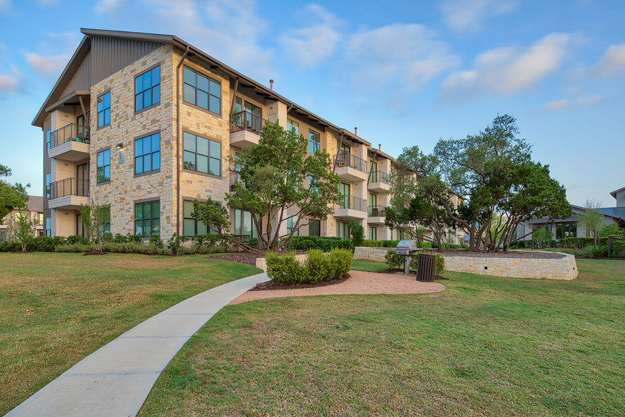 Our community boasts expansive green space - Windsor Lantana Hills