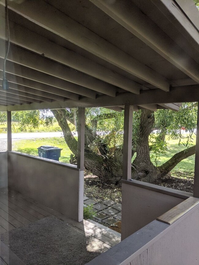 Building Photo - Cozy pet friendly location on a large lot