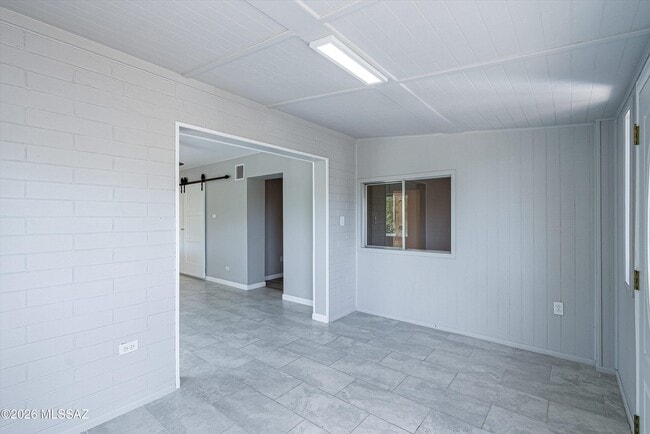 Building Photo - 730 N Robles Rd