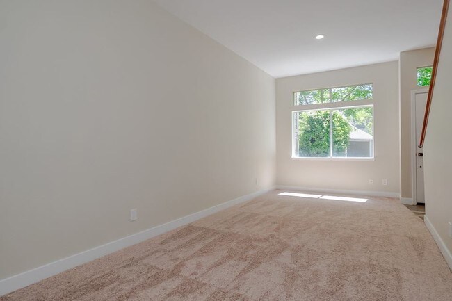 Building Photo - 3121 Woods Cir