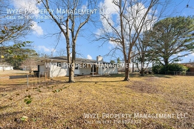 Building Photo - 2209 Rothmore Dr SW