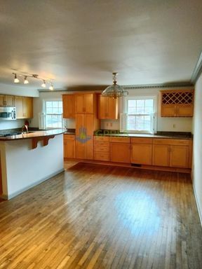 Building Photo - Upscale beautiful and spacious 3-bedroom, 2.5-bathroom apartment Oakland/Shadyside area