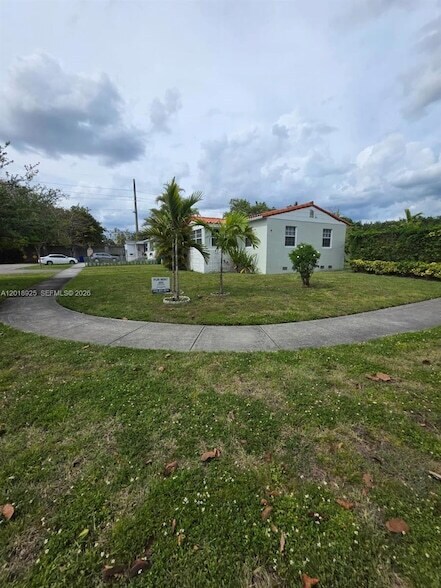 Building Photo - 1611 Coral Gate Dr
