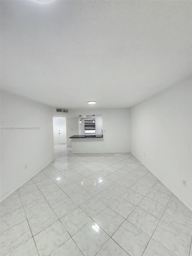 Building Photo - 1401 NE 191st St