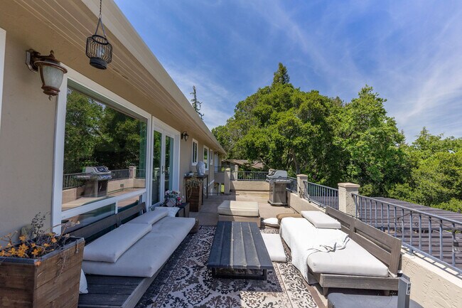 Building Photo - 84 Silverwood Dr