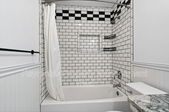 Building Photo - 2312 Bonnie Ln