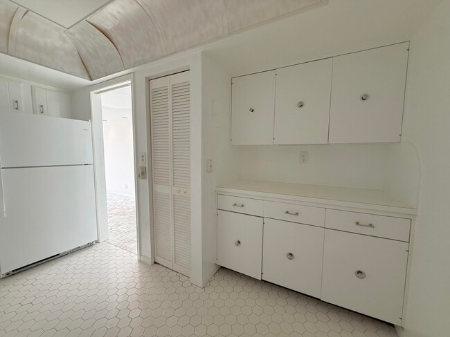 Building Photo - 2000 Presidential Way