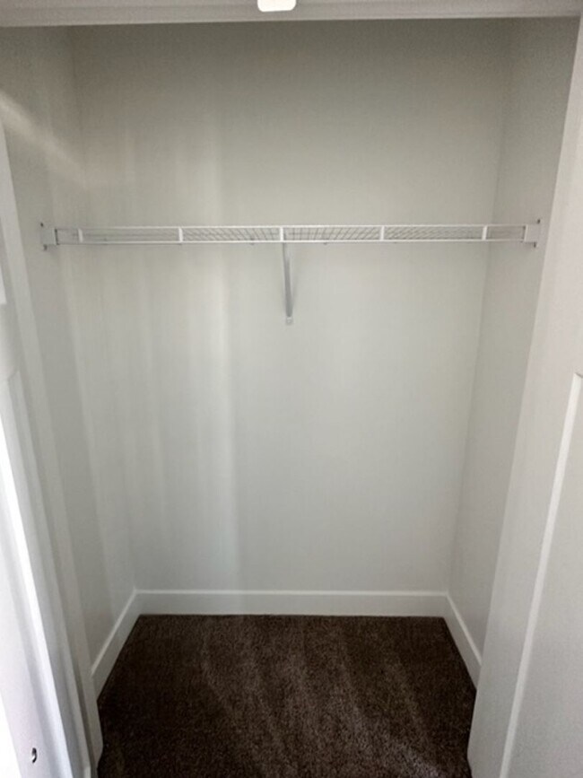 Building Photo - Gorgeous Condo!