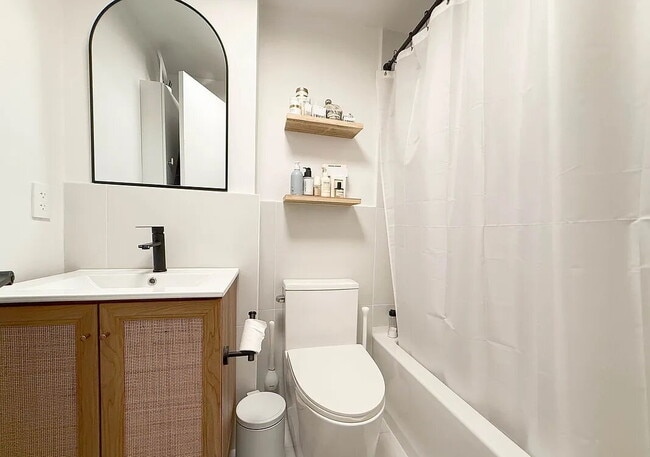 Building Photo - 328 Putnam Ave