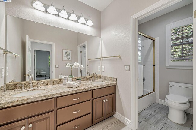 Building Photo - 260 Abigail Cir