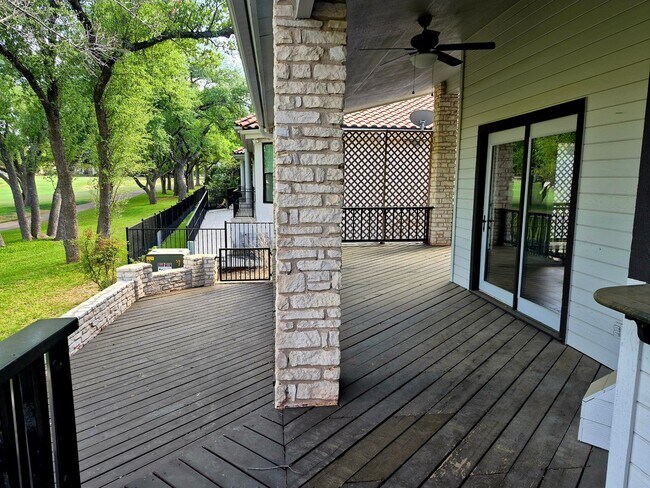 Building Photo - Golf Course Living in The Hills – 4 Bed in Lakeway