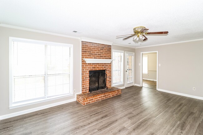 Building Photo - 5893 Pipers Green Ln