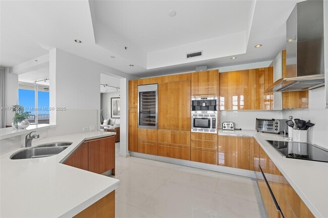 Building Photo - 7141 Fisher Island Dr