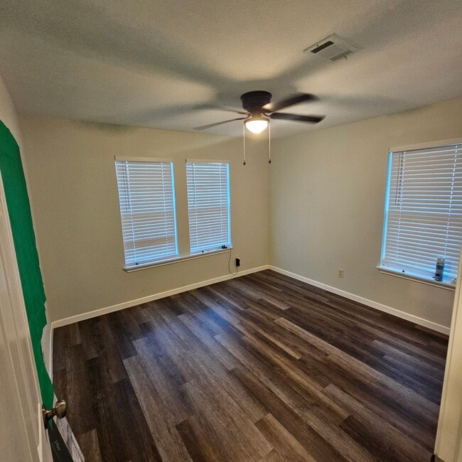 Building Photo - 7009 Lavender St